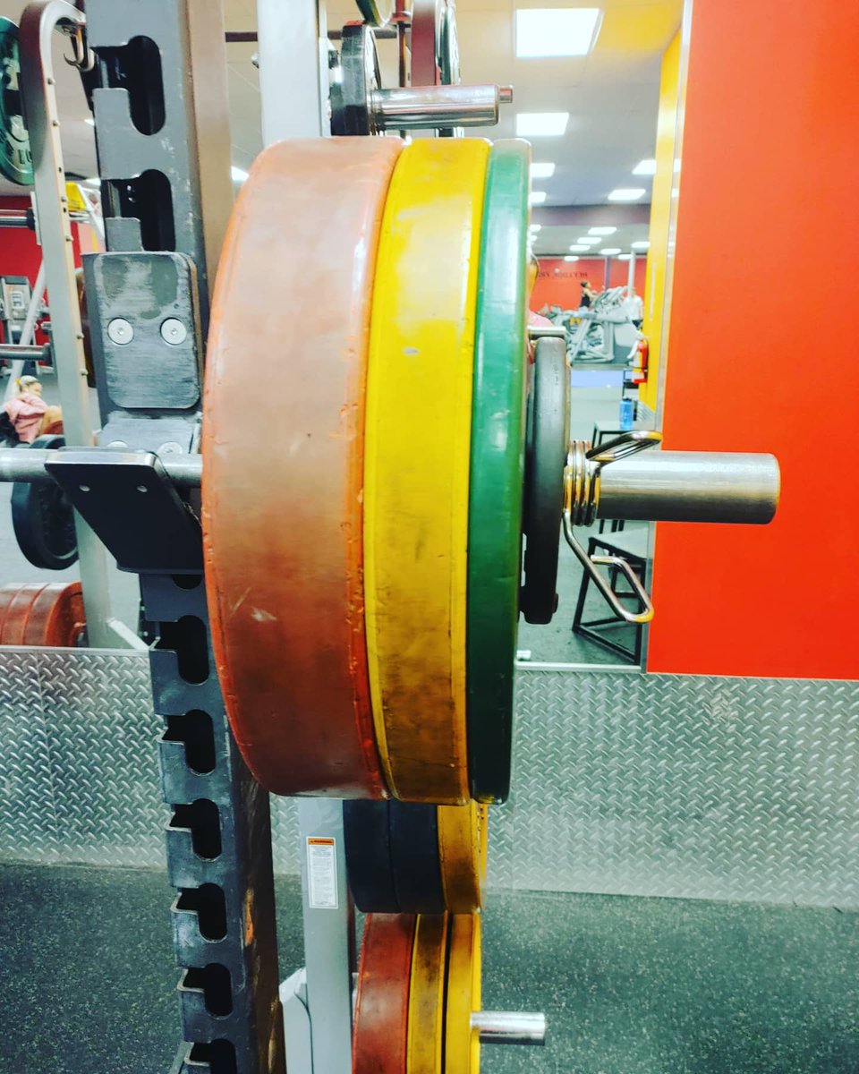 MCNinjaKitten1's tweet photo. Guess who smashed her PR today 🙌
Back Squat:
Started : 2 Sets 8 at 130lbs
Finished : 3 Sets 8 at 200lbs
Only 150lbs away from my original max back squat. LETS FREAKING GO KID!! 🙌🙌
#squats #lifting #fitness #goals #strongbitch #wellness https://t.co/AlOqZytCLk