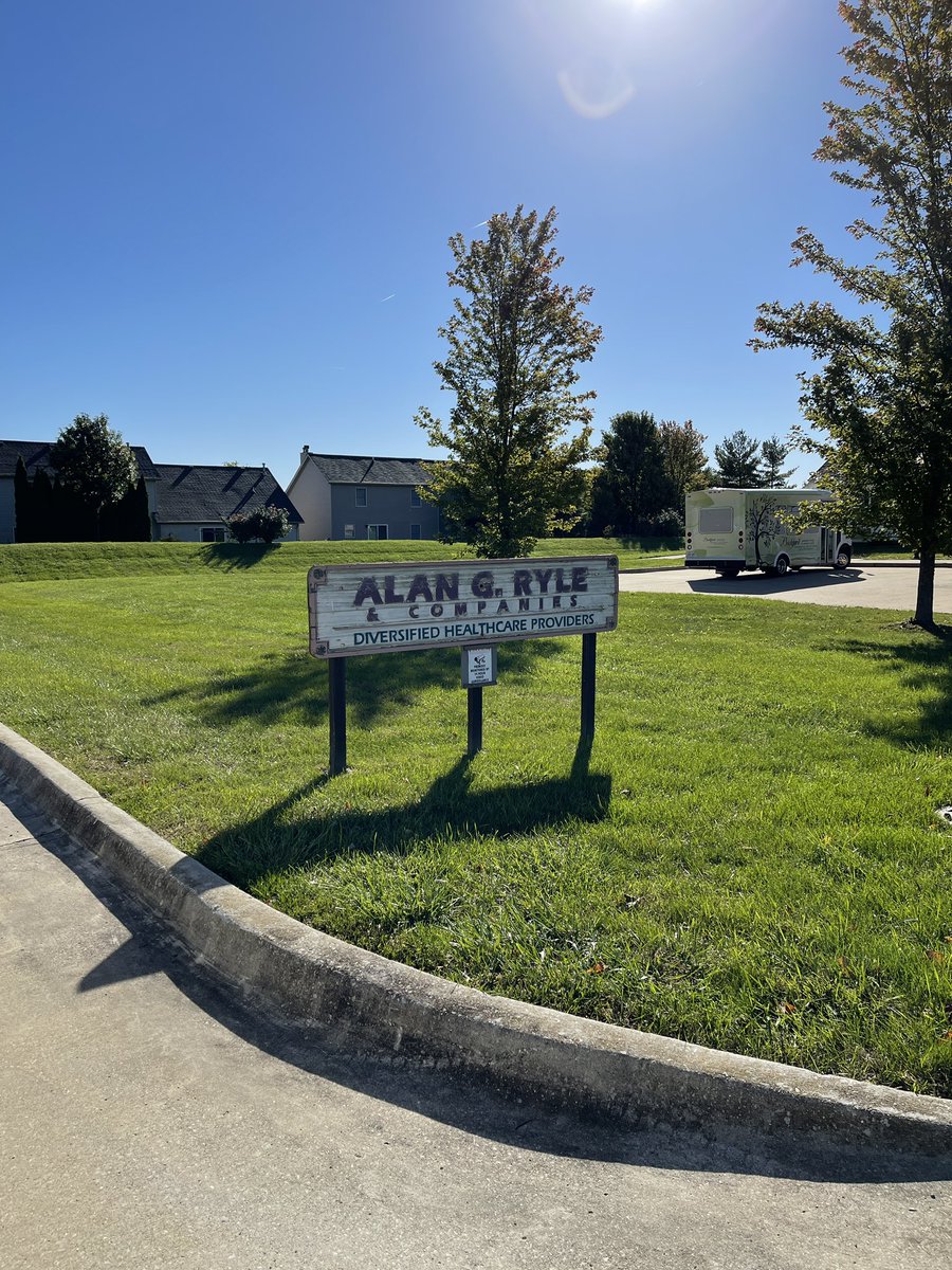 bpi_services's tweet image. Had a great time meeting with James from Alan G. Ryle Companies to learn about their Adult Services! 

#adultservices #champaign #bpiaba #abatherapy #therapy #autism #autismawareness #illinois