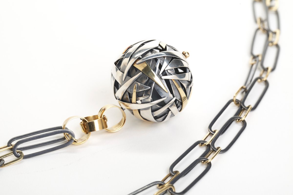 Craft2WearSWC's tweet photo. Jeweler Holly Lee plays with light by piercing or structuring shapes and then adding additional design elements to her pieces. At the Virtual Smithsonian Craft Show, 10/23-31.

https://t.co/qgRfB9uCoF
@smithsonian
#AmericanArtistry
#CraftInAmerica
#ContemporaryCraft
#FineCraft https://t.co/jhS1QFqkC3