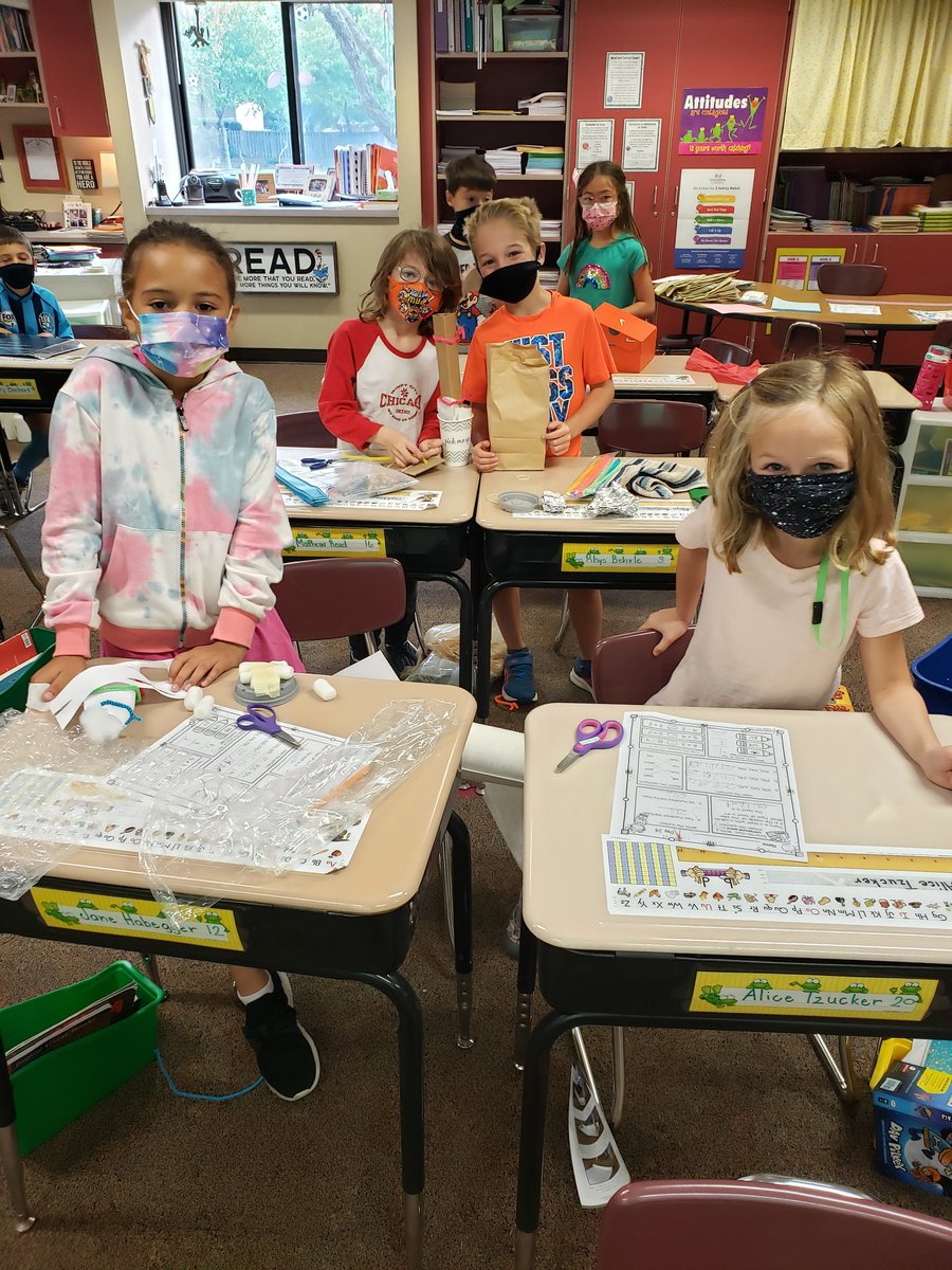 MrsHigginsMTE's tweet photo. PLTW! Building insulators to save the ice pop! https://t.co/pHplKIH5Nv