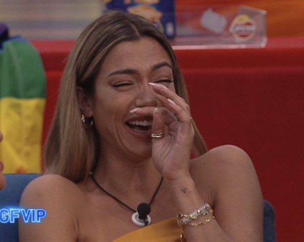 delenaaddicted9's tweet photo. “Alcune cose non le ho fatte per motivi ovvi”
“Quali sono i motivi ovvi?”
“In che senso?” #Amici21 https://t.co/9GLLc02ZA0