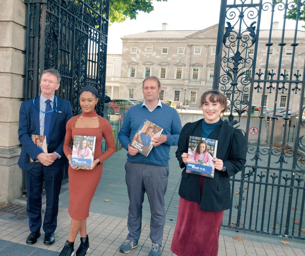On #InternationalDayoftheGirl two of our past students Mairéad &amp; Destiny meet <a href="/MarcKC_Green/">Marc Ó Cathasaigh</a> outside Leinster House promoting the rights of girls and highlighting problems girls face <a href="/globalgoals/">Global Goals</a> <a href="/PlanIreland/">Plan International Ireland</a>