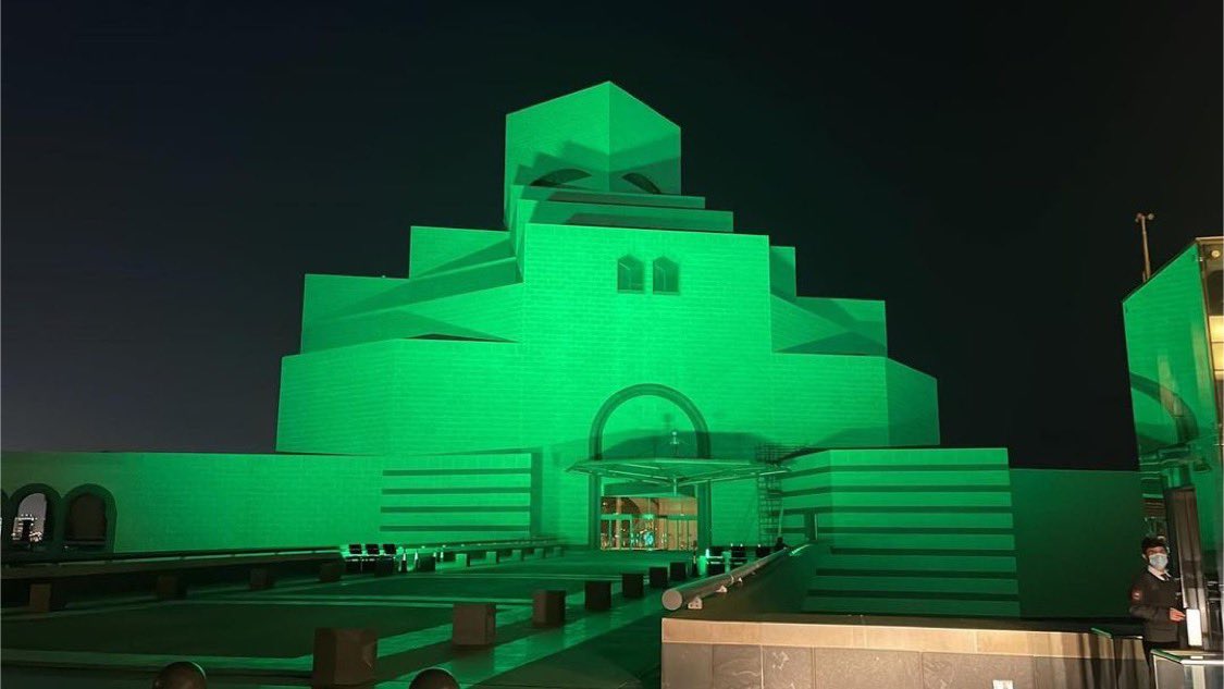 بمناسبة #اليوم_العالمي_للصحة_النفسية تمت إضاءة مبنى
مبنى المتحف باللون الأخضر بالأمس
Celebrating the #WorldMentalHealthDay, @miaqatar was lit in green last night. <a href="/HMC_Qatar/">مؤسسة حمد الطبية</a>