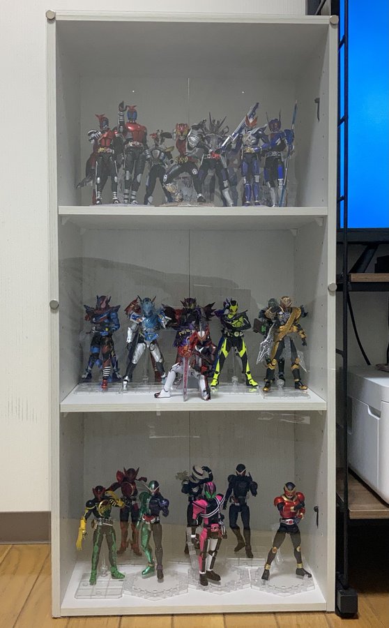 実例あり カラーボックスでフィギュアを飾る ゲーム フィギュア トレカ 古着の買取ならお宝創庫