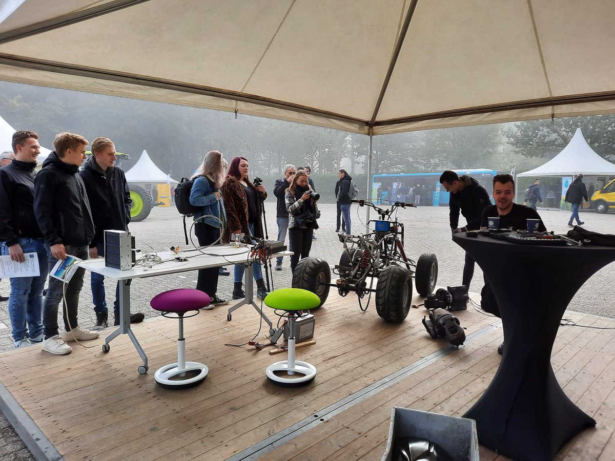 Dit weekend met ons bedrijfsproject 'waterstof quad' gestaan op de Achterhoekse Waterstofdagen. Veel aanloop en enthousiasme gehad! Geven Hefrtruck Service QING | Forward Engineering Alles over Waterstof Kevin Bonke ACT het Achterhoeks Centrum voor Technologie
