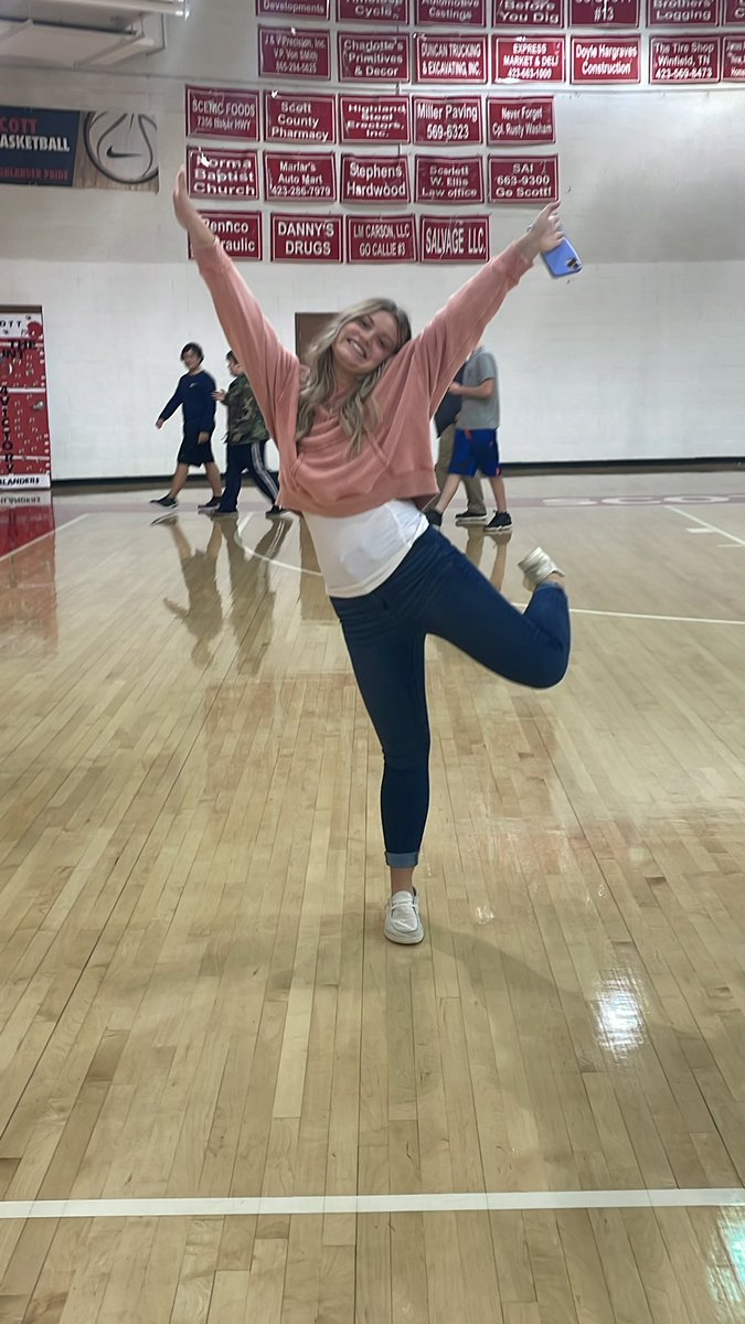 bbgunisbomb's tweet photo. braylon walking in pe class this morning
 (p.s she tripped twice on the fresh new flooring that we got after i took this picture) https://t.co/OLOSVb1HCJ
