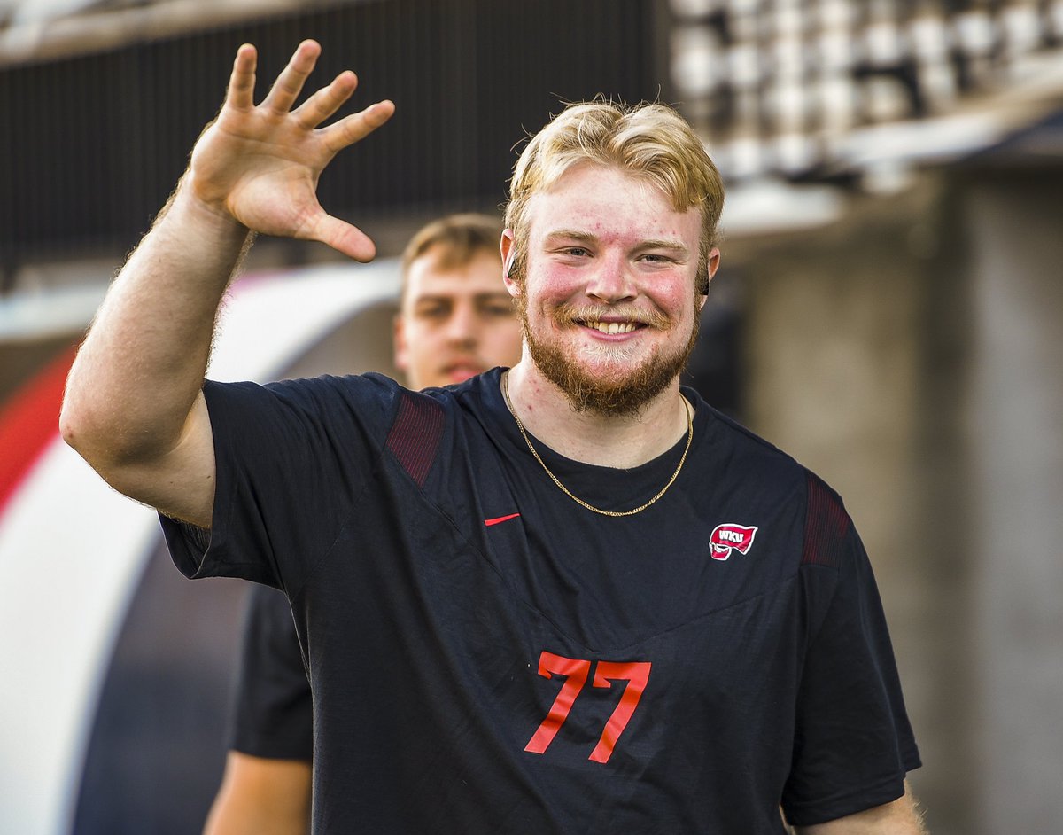WKURecruiting's tweet photo. 𝗛𝗮𝗽𝗽𝘆 𝗕𝗶𝗿𝘁𝗵𝗱𝗮𝘆 to a great player, and even better person and teammate, 𝗠𝗮𝘀𝗼𝗻 𝗕𝗿𝗼𝗼𝗸𝘀! You won’t find a more passionate and hard working guy. Enjoy the day Mason! https://t.co/bLA9yitp8s