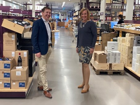 Wethouder Economische Zaken, Ellie Eggengoor, kan haar bedrijfsbezoeken weer live hervatten. Zo bracht Ellie Eggengoor afgelopen vrijdag een bezoek aan Hanos Nieuwegein op de Liesbosch en aan Volker Wessels Telecom, eveneens op de Liesbosch nieuwegein.nl/actueel/nieuws…