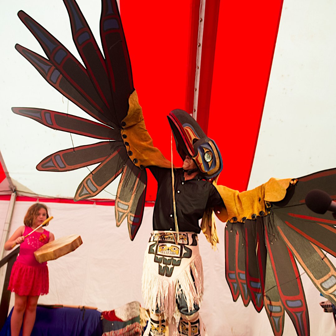 StoryConnect's tweet photo. Indigenous cultures share stories in many ways – orally, in song, in drumming, with pictographs, and through medicine wheels and tipi rings. At ISC, we have been honored to host a variety of tellers who have shared this sacred art with us. #NAHM #NAHM21 #ISC #IndigenousPeoplesDay https://t.co/dBxZEkizOA
