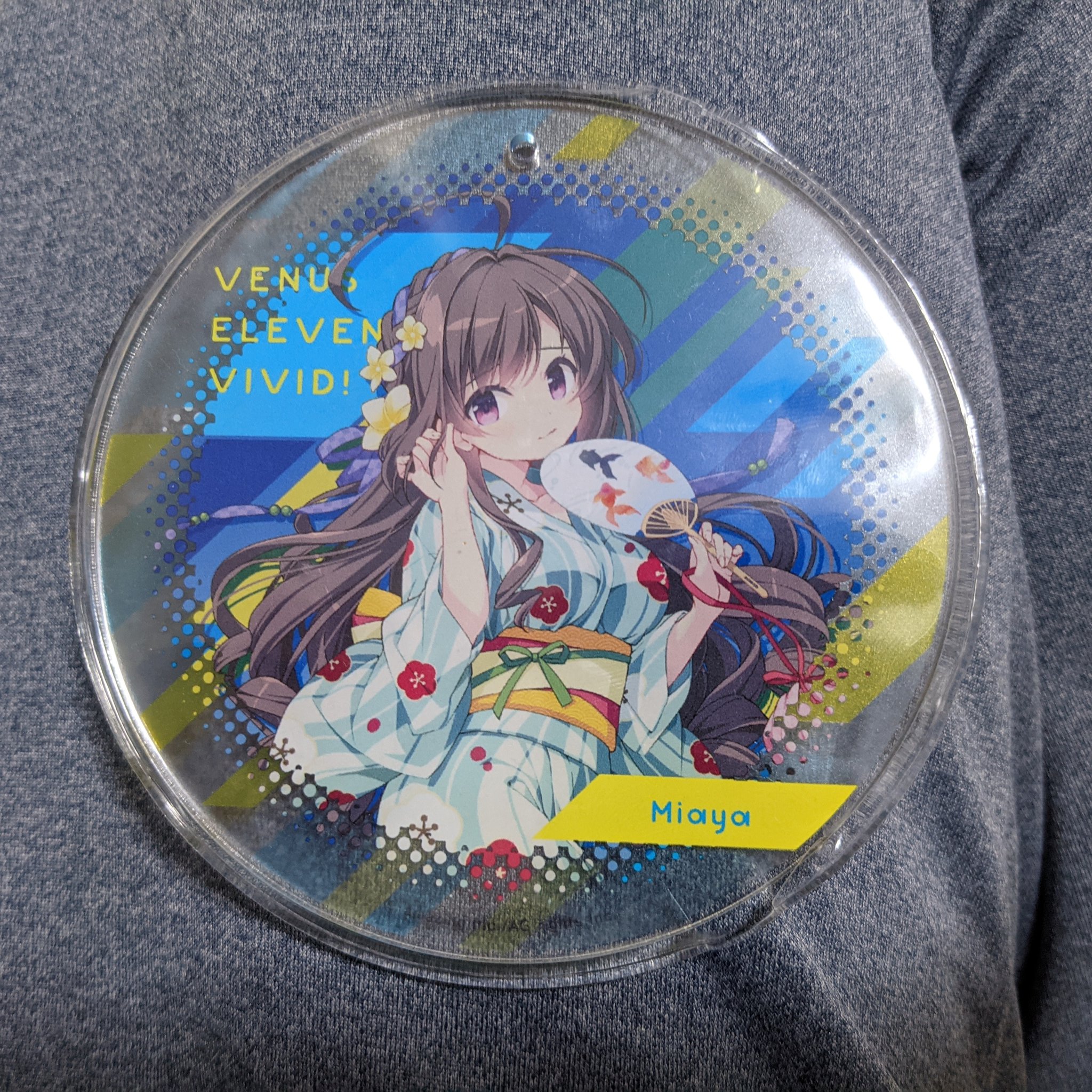 あさか セリアで買ってきた缶バッジカバーのサイズがコースターにぴったりだった それでもコースターとして使うには勇気いる びびび T Co Yxt087jvwa Twitter