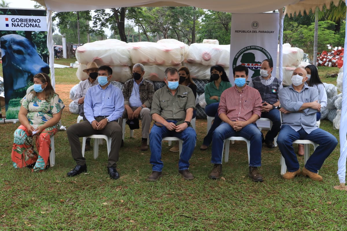 magparaguay's tweet photo. Participaron del acto el Señor Ministro de Agricultura y Ganadería, Ing. Agr. Moisés Santiago Bertoni y el Dr. Vet. @marcelogonzfer, Viceministro de @vmganaderiapy #ParaguayDeLaGente 🇵🇾 https://t.co/0zJDdtGdVX