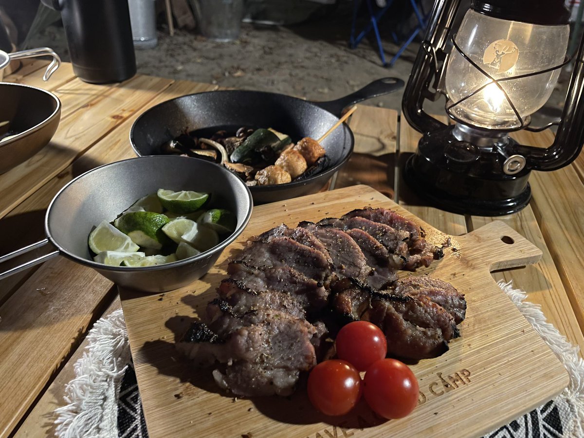 go_ri_hiro's tweet photo. #キャンプ飯 #BEAT910
豚のハーブロースト完成!
美味すぎた!!
#キャンプ #キャンプ初心者 https://t.co/PuJ8NcRQMB