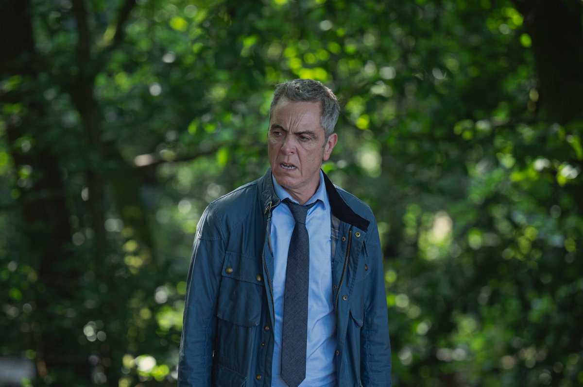NetflixUK's tweet photo. Three people, dark secrets, and a past that threatens their comfortable lives...
Hereβs your first look at STAY CLOSE, starring Cush Jumbo, James Nesbitt, @RCArmitage, and Sarah Parish. https://t.co/onhf4hrNi2