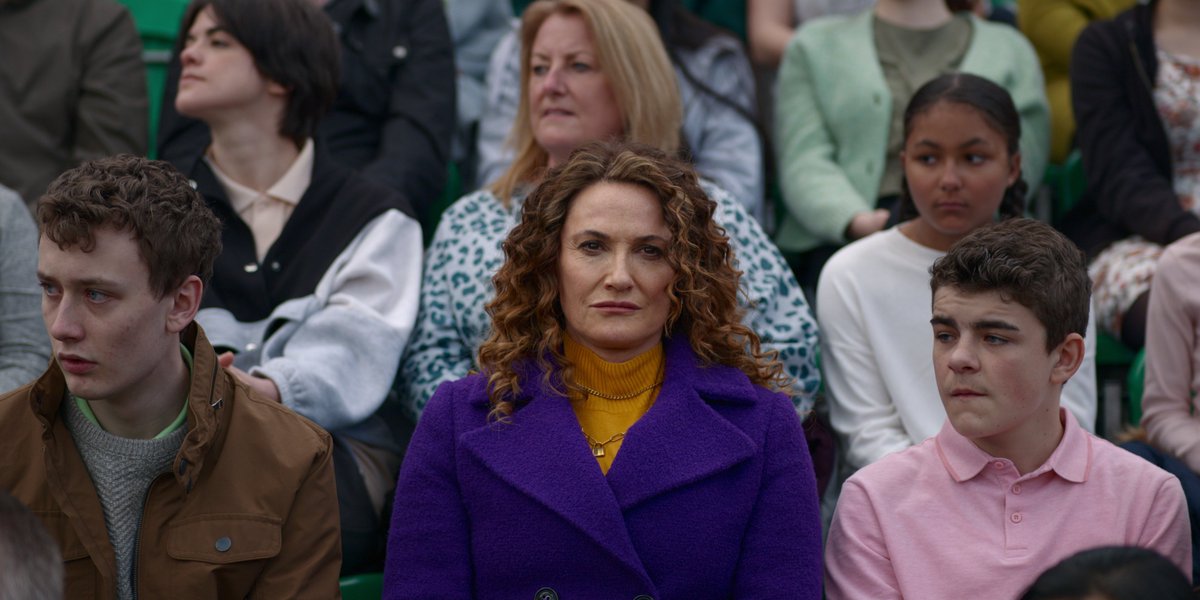 NetflixUK's tweet photo. Three people, dark secrets, and a past that threatens their comfortable lives...
Hereβs your first look at STAY CLOSE, starring Cush Jumbo, James Nesbitt, @RCArmitage, and Sarah Parish. https://t.co/onhf4hrNi2