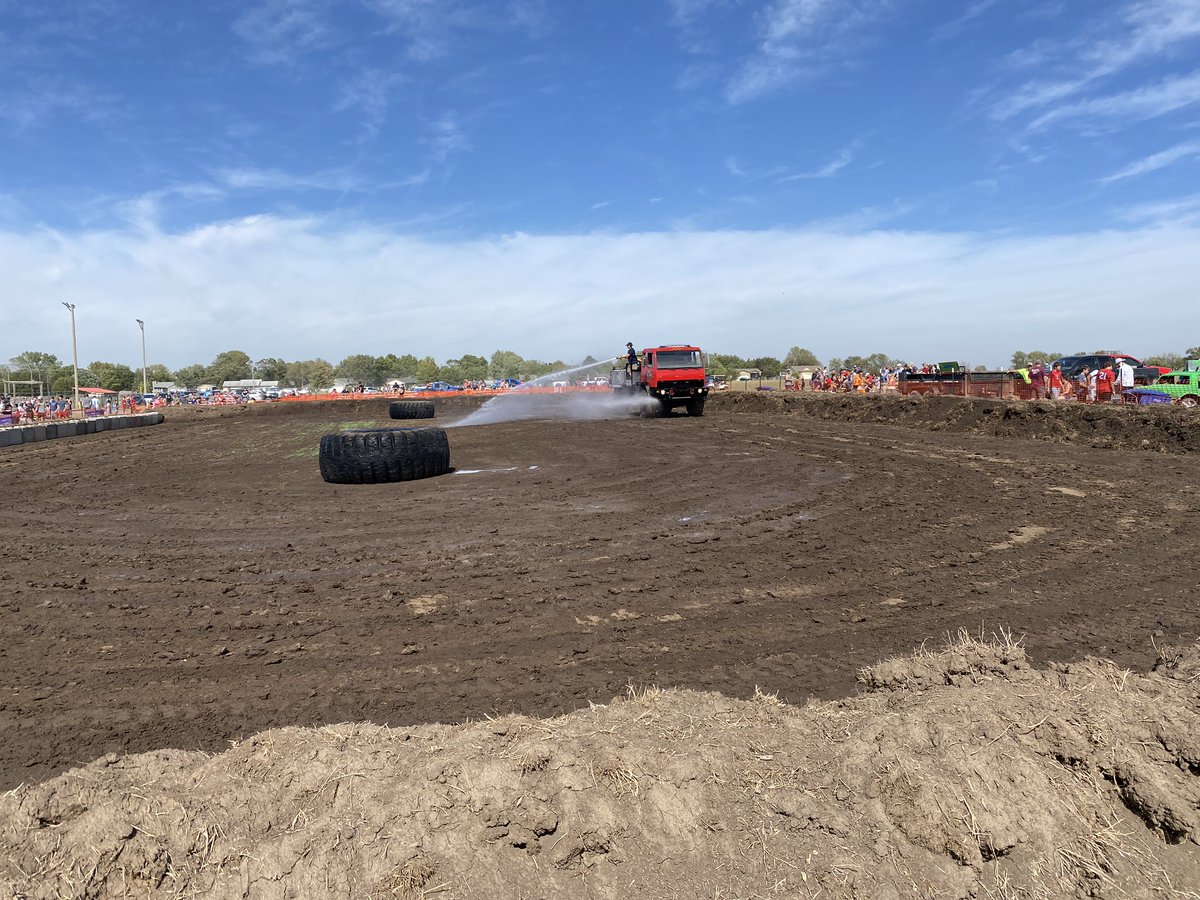 kweb325's tweet photo. BCFD#3 would like to give a shout out to Dave Smith and Weis Fire &amp; Safety for loaning us a set of AMKUS spreaders and cutters to use at the Rose Hill Fall Festival Demolition Derby so we could keep our set in service on our rescue truck! @WeisFireSafety @AMKUSrescue https://t.co/EjEHkLUfOH