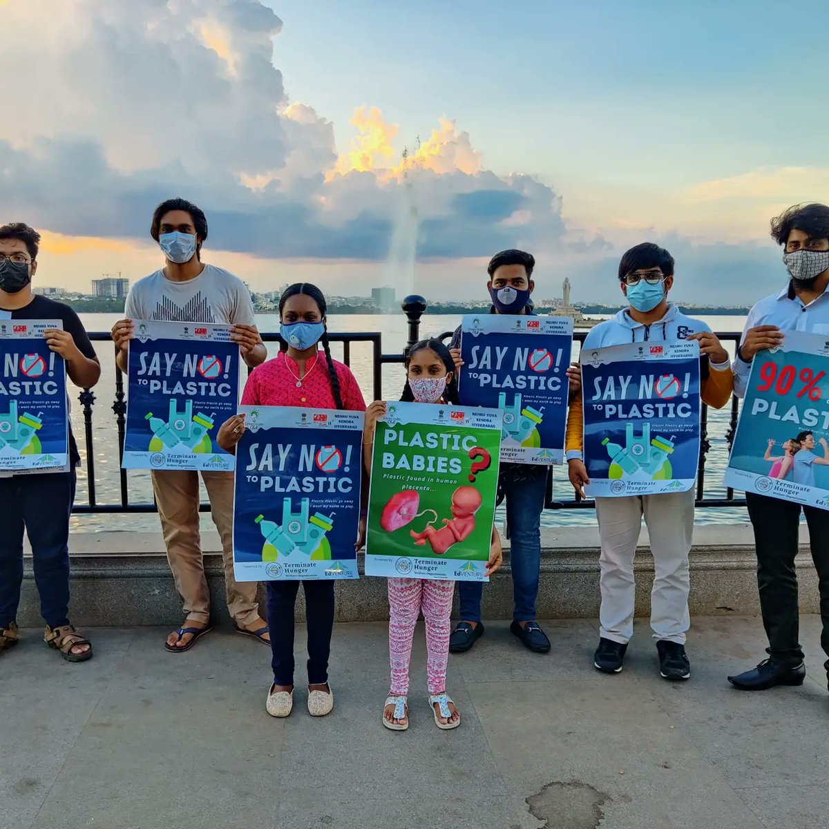 GreenIndiaClub's tweet photo. Team @GreenIndiaClub did a placard show against plastic at Tankbund, Hyderabad on #sundayfunday an initiative by TS Govt.

This event was organised by @GreenIndiaClub in collab with @NykHyderabad under @YASMinistry. Powered by Terminatehunger &amp; @EdventurePark

#saynotoplastic https://t.co/R3g8Lditn5