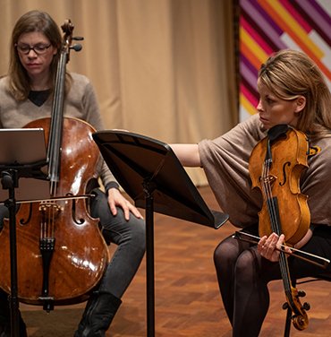 TurnerSims's tweet photo. 📢Are YOU aged 8-25?📢 There are TWO brilliant events this week that you can enjoy absolutely FREE! Find out how you can get your tickets for @chiaroscuro4tet and/or @ArtsPacs #TheSoldiersTale through @cavatinachamber HERE 👉https://t.co/QpxT7TOnhp https://t.co/ajpPU959VE