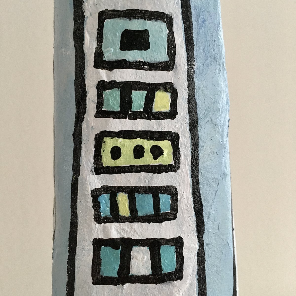 SylvieKant's tweet photo. Tube Thing #3. With a hairband?
#FromTheDrawingTable #JustForFun #PaperConstruction #Acrylics #PaperMache
#Pottery #Whimsical #Patterns #AbstractArt https://t.co/0b5kFpGZsO