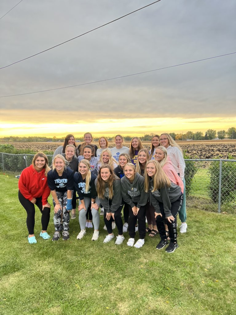 Was a perfect night for team time!!! <a href="/LangeMady/">Mady Lange</a> <a href="/carliejo17/">Carlie Thompson</a> <a href="/oliviaengler15/">Olivia Engler</a> <a href="/KlingerSophia/">p h i a</a> <a href="/KryslynnRuppert/">Kryslynn Ruppert</a> <a href="/rj_gilroy/">Riley Gilroy</a> <a href="/MegliMyra/">Myra Megli</a> <a href="/kenzie_crampton/">Kenzie Crampton</a> <a href="/sydneyvogel01/">Sydney Vogel</a> <a href="/sydney_ballard2/">Sydney Ballard</a> <a href="/HDierenfield/">Holly Dierenfield</a>
