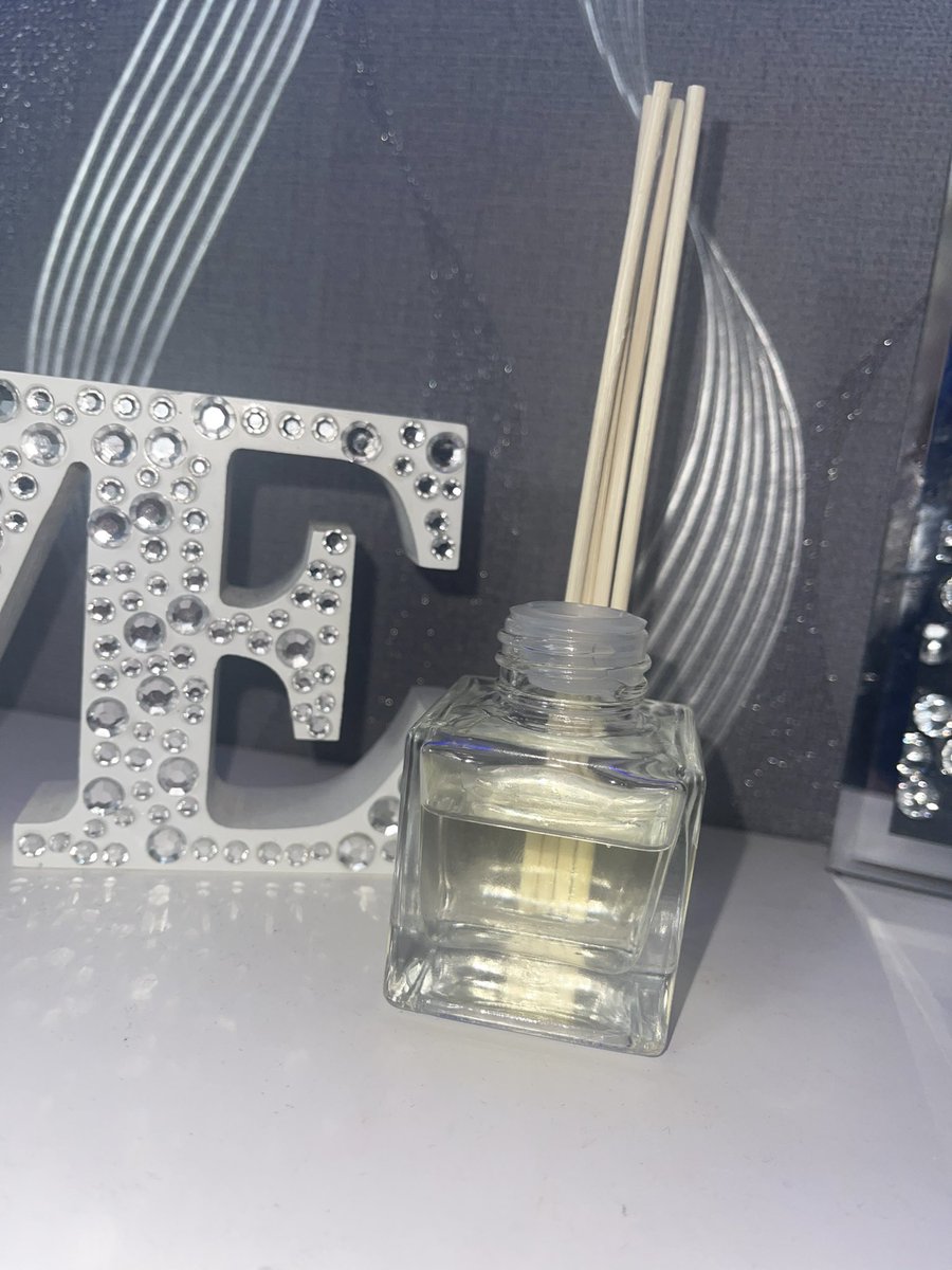 ScentuousScents's tweet photo. Another new release!! Reed diffusers, and amazing new sample boxes!!!😝😝 pop a comment below for my group link♥️ #waxmelts #LoveForSale #cleaning #scent #fresh #homecleaning #scents #SmallBusiness https://t.co/dKS6i31mtW