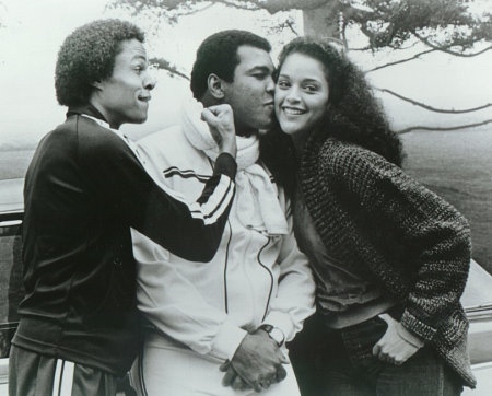 LuminalTheater's tweet photo. Jayne & Leon Isaac Kennedy, 1970's Black Hollywood 'it couple' and stars of 1981's remake of BODY & SOUL
#blackhollywood #leonisaackennedy #jaynekennedy #blackfilmoftheweek https://t.co/x9QRyOmjWT