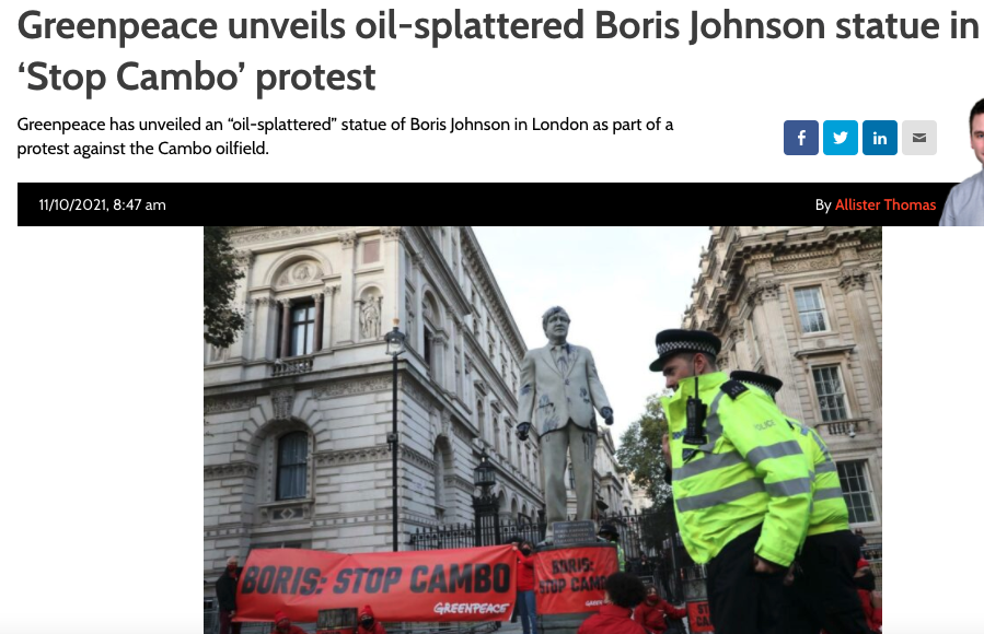 GreenpeaceUK's tweet photo. While @BorisJohnson holidays in the Costa del Sol we've delivered a replacement to @10DowningStreet. 

A statue of him dripping in oil. 

The PM must stop Cambo oil field - the UK can't talk climate action and allow new oil drilling to go ahead. #StopCambo #DowningStreetShutdown https://t.co/9ZzftkPx7v