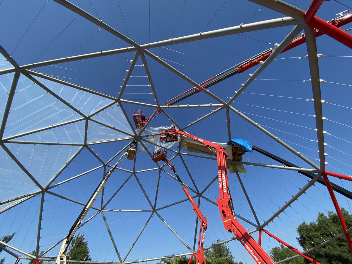LoxamHune's tweet photo. Nuestros brazos articulados, ¡en acción!
En esta ocasión suministramos varios equipos de elevación para la obra en la cúpula del parque de La Granja de Zaragoza.
#LoxamHuneZaragoza #elevación #brazoarticulado #plataformaarticulada #alquilerresponsable https://t.co/0CnVJ8bUhi