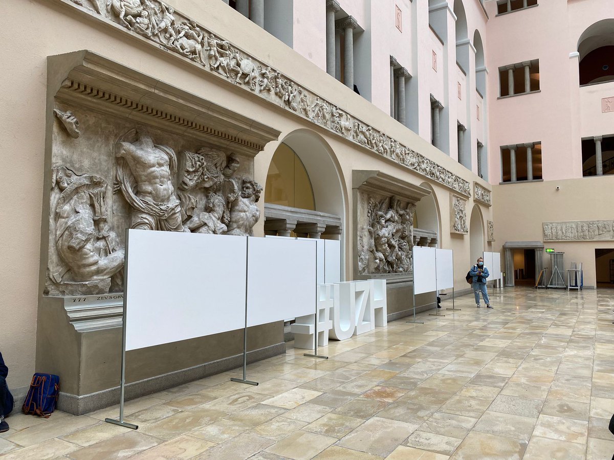 feministischius's tweet photo. Wir sind am Aufbauen 🤩 Unsere Ausstellung "Hörbar feministisch: Stimmen für Gleichstellung und Gleichberechtigung" steht diese Woche im Lichthof. Morgen findet die Vernissage statt 👉https://t.co/lMMgitdr9K https://t.co/mfOf3ey7ij