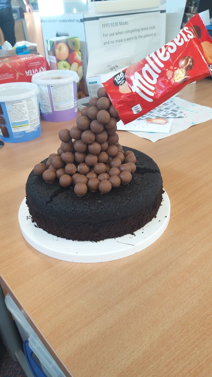 ESHT_OT's tweet photo. In celebration of #GBBO our talented OT Heather produced a gravity cake. #amazing #gravitycake #talented @ESHTIrvineRehab https://t.co/DHyH9eAevu