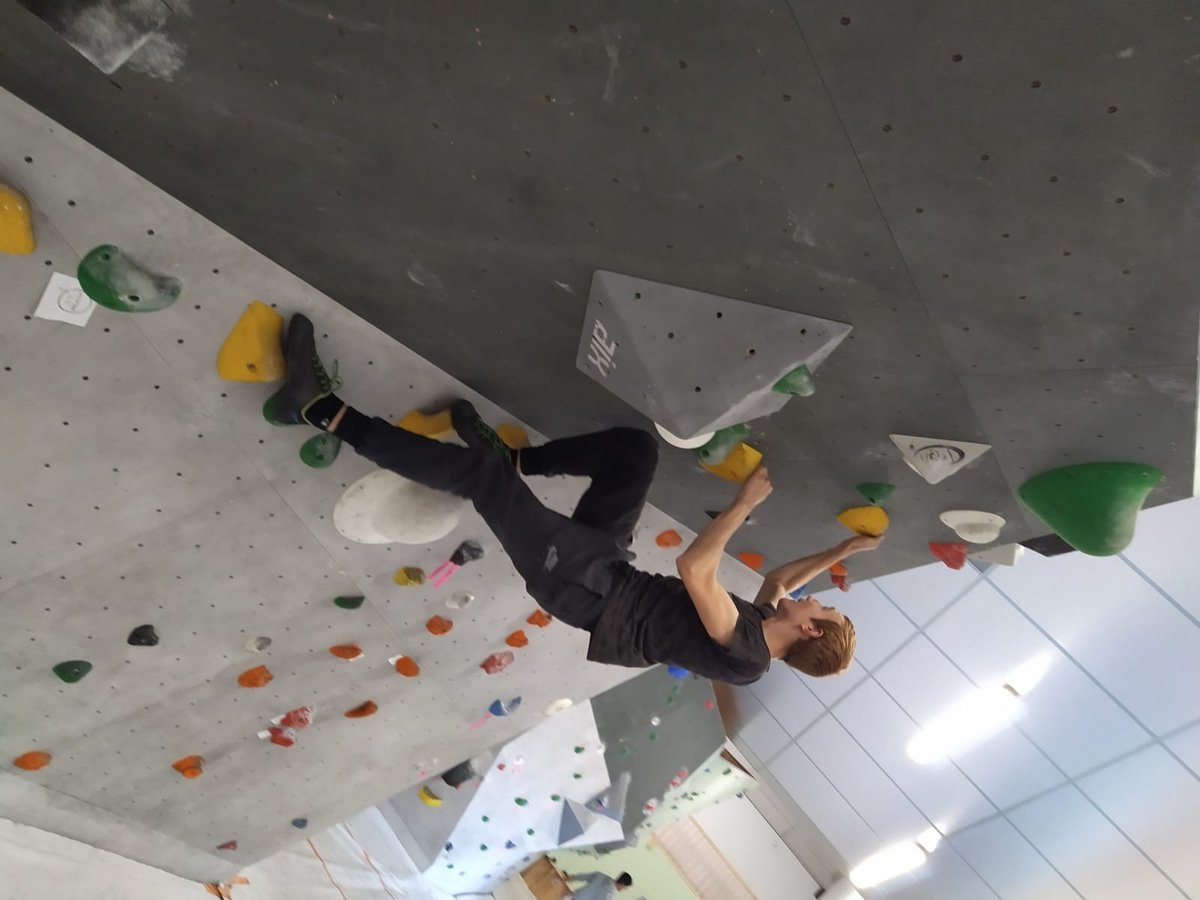 Parmi les activités proposées aux internes : l'escalade, les élèves se surpassent 👍.
#sportàlecole #EREA