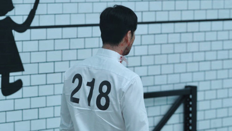 myvillaneve's tweet photo. even his back is so sexy https://t.co/Xp2LZxGJKu