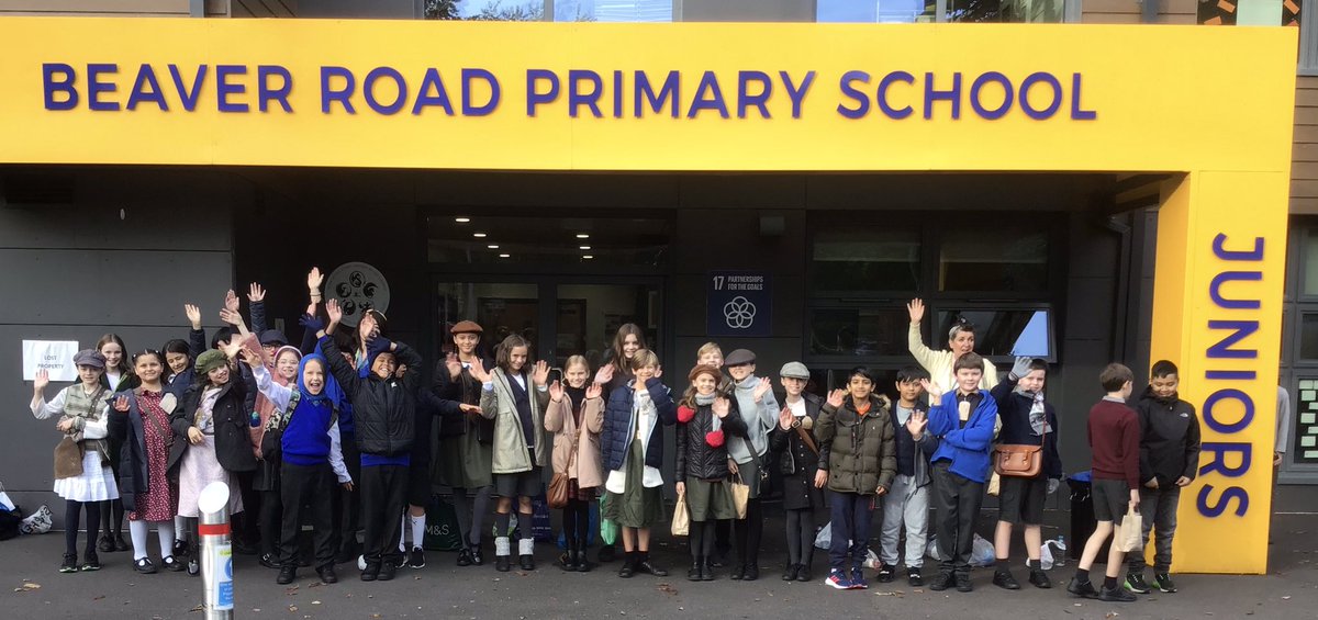 BeaverRoad_Pri's tweet photo. And 6T are off! Our first school trip this year #enhancinglearning #excited https://t.co/K6vK5ZqTFi