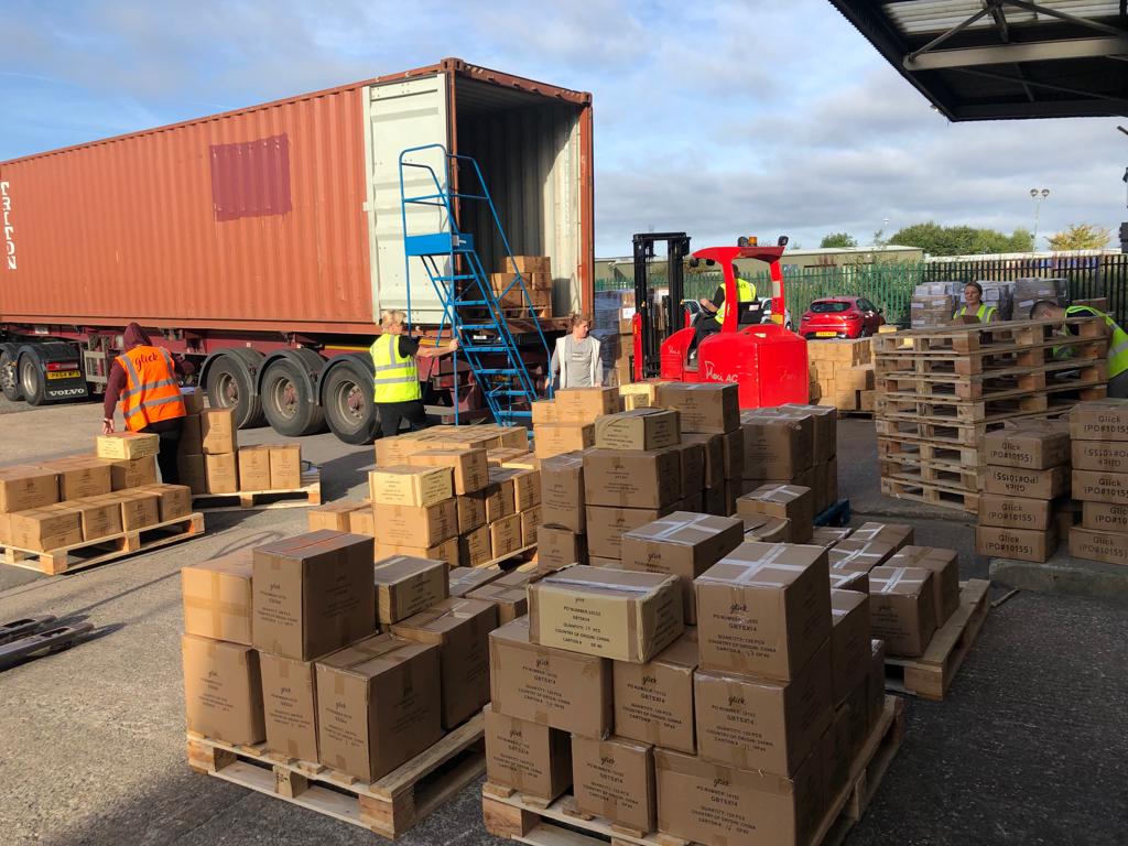 Our final container of Christmas bags have arrived and are being unloaded! Christmas is coming!!! 🎄🎁😁 #christmasdelivery #christmasgiftbags