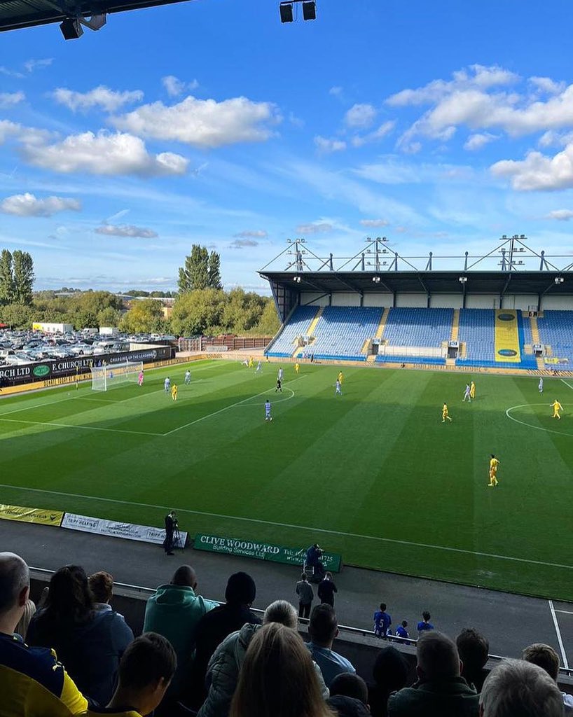 thompsonterryox's tweet photo. Our team enjoyed their day out celebrating the life of @OUFCOfficial legend Mickey Lewis Sunday afternoon⚽️

Brilliant to see so many Oxford legends back!💛

#MickeyLewis #oxfordunitedfc #memorialgame https://t.co/dBzNTyuay3