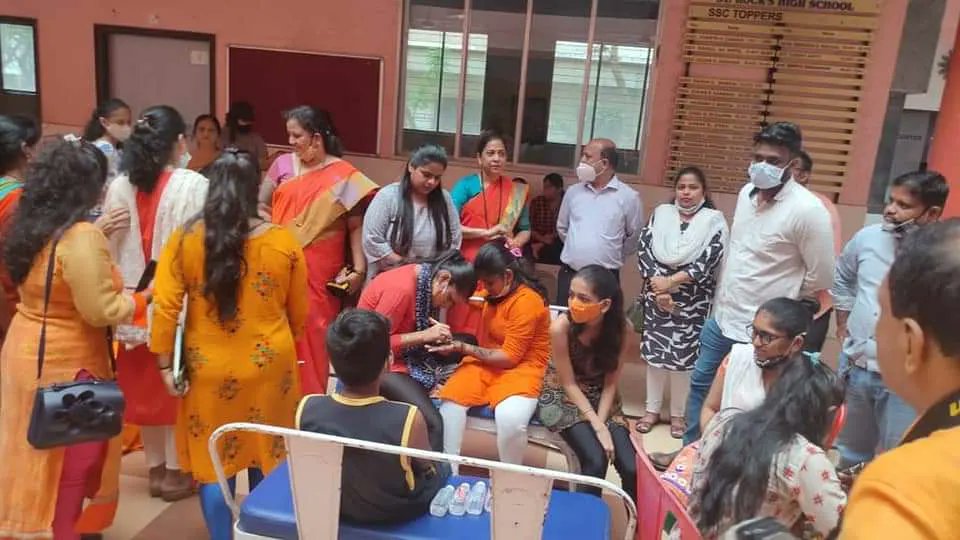 ShingadeSujata's tweet photo. शिवसेना युवासेना बोरिवली विधानसभा (शाखा क्रमांक ९) तर्फे आयोजित मेहेंदी स्पर्धेस भेट देऊन सर्व स्पर्धकांना शुभेच्छा दिल्या.
#mehendicompetition
#shivsena
#borivali
@ShivSena
@OfficeofUT
@AUThackeray
@NarvekarMilind_
@PotnisVilas https://t.co/3cyyDtyeK0