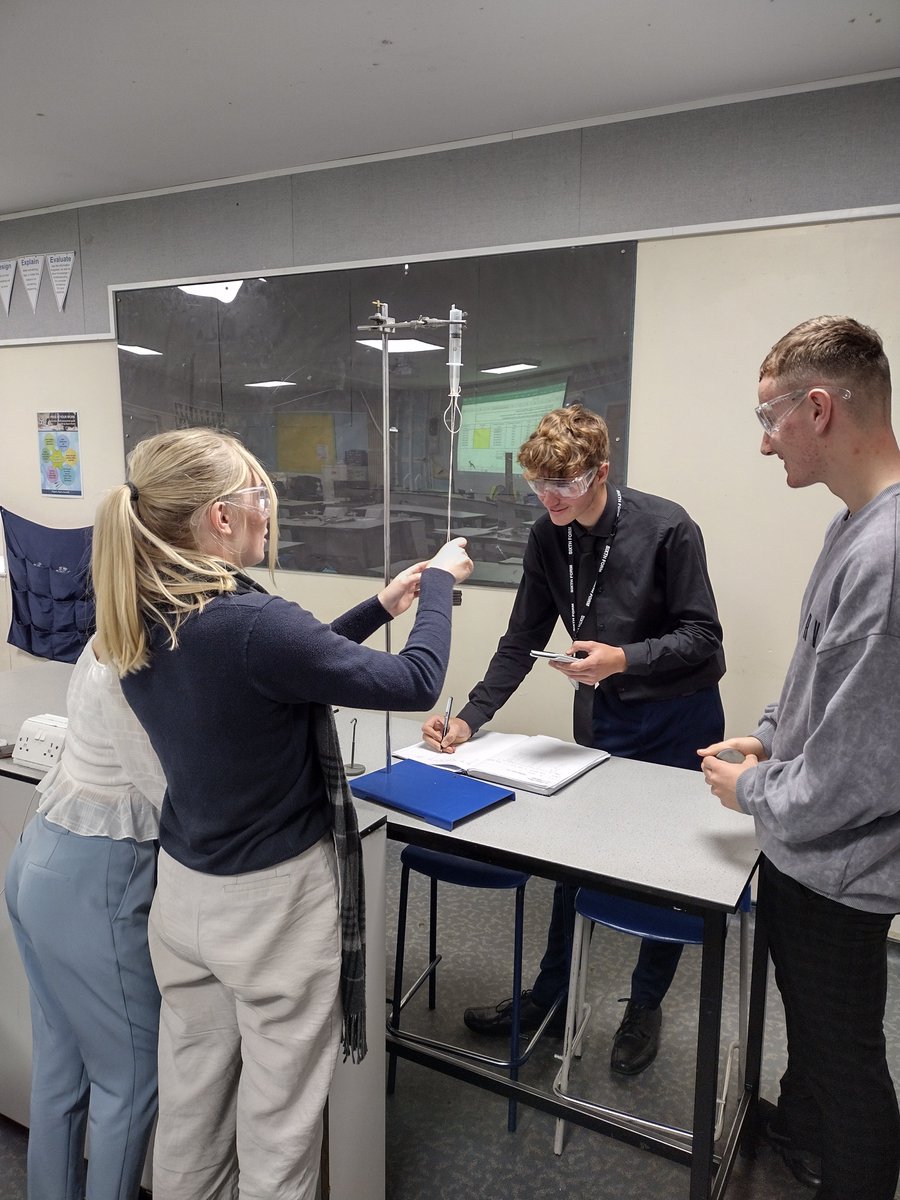 TCSSixthform's tweet photo. Year 13 physics students carrying out an investigation into the relationship between pressure and volume. 

#STEM
#science
#Physics 
#prepareaspiresucceed #characterHQ #cottesloecharacter #TCS #secondaryschool #Bucks #LeightonBuzzard #Wing #sixthform #6thForm https://t.co/1evQPz8nga