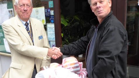 Club President Simon presented parcels of toiletries for refugees to Nick Harbourne from the @ReadingRefugees. #support #welcome #refugees #newhome #contribute #solidarity #mondaymotivation