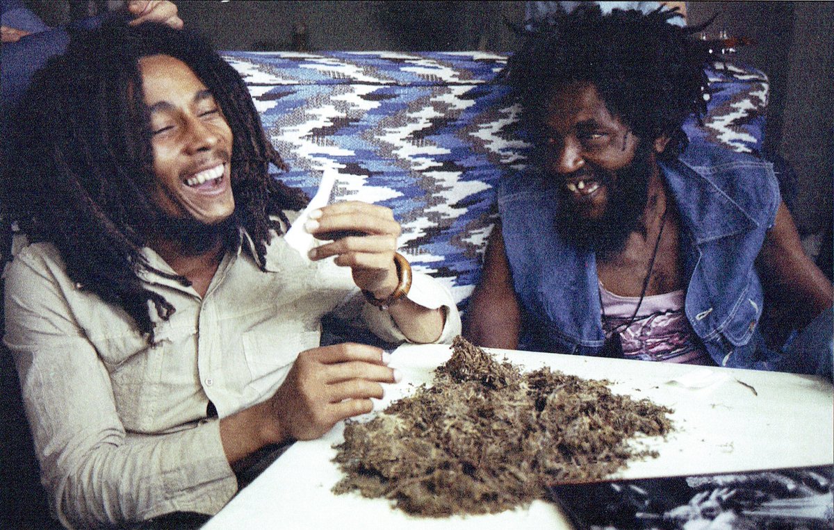 Global_Folder's tweet photo. In 1980 When Bob Marley went to Harare, In Zimbabwe for the independence concert, he first took a 143-km trip to Mutoko just to chill with marijuana farmers and taste the Motherland's herb. https://t.co/eKXa0BgJ56