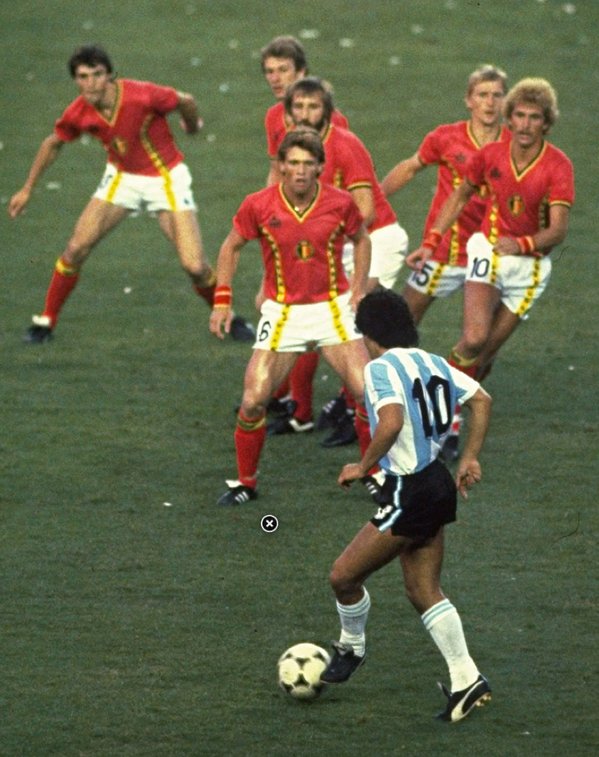 rojastorrijos's tweet photo. 39 años de diferencia entre ambas fotografías. https://t.co/2gLrjiNLY4