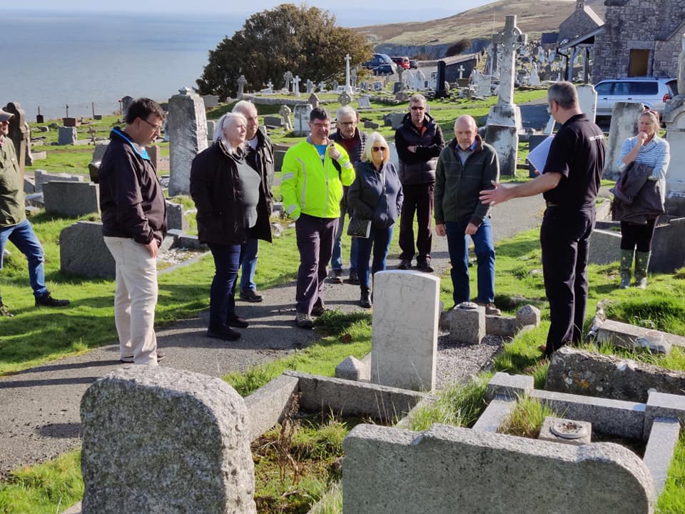 HomeFrontMuseum's tweet photo. A great weekend of tours at Llandudno's Great Orme cemetery. If you would like to find out about the work of the @CWGC and those that they commemorate then there are still two more free guided walks this season:  https://t.co/MUG7T7yXxO 📸Sarah Hann https://t.co/265906J7oT
