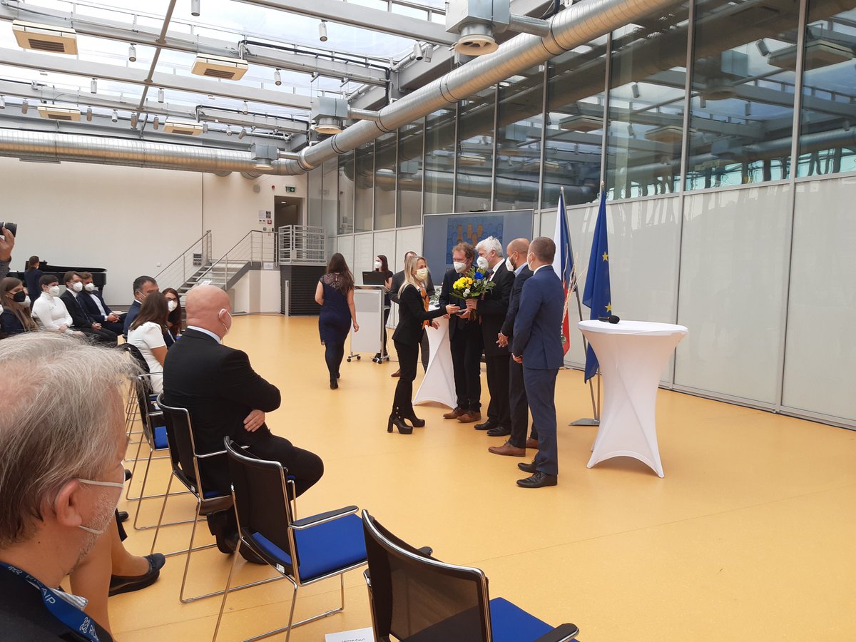 RICAIP_EU's tweet photo. Today, we are celebrating together: at the festive premises of @CVUTPraha, our @CIIRCCTU team and the @muni_cz team are getting the 🇪🇺 Citizen's Prize 🏅 2019 &amp; 2020 of the @Europarl_EN from hands of @charanzova for 2 great projects - #RP95 Protective Half Mask &amp; #MUNIPomaha 👏 https://t.co/O0jVEk4Os2