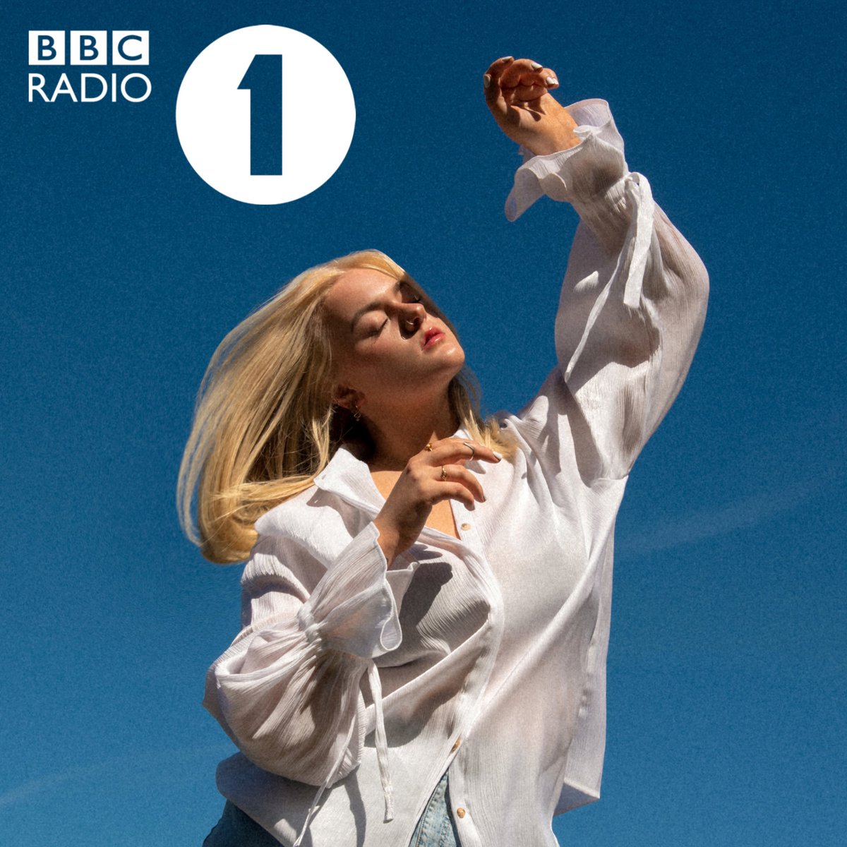 Tune into @BBCR1 at 12:45pm today to catch my chat with the lovely @SteveHReports talking all about my new song ‘roots’ on @BBCNewsbeat 💞