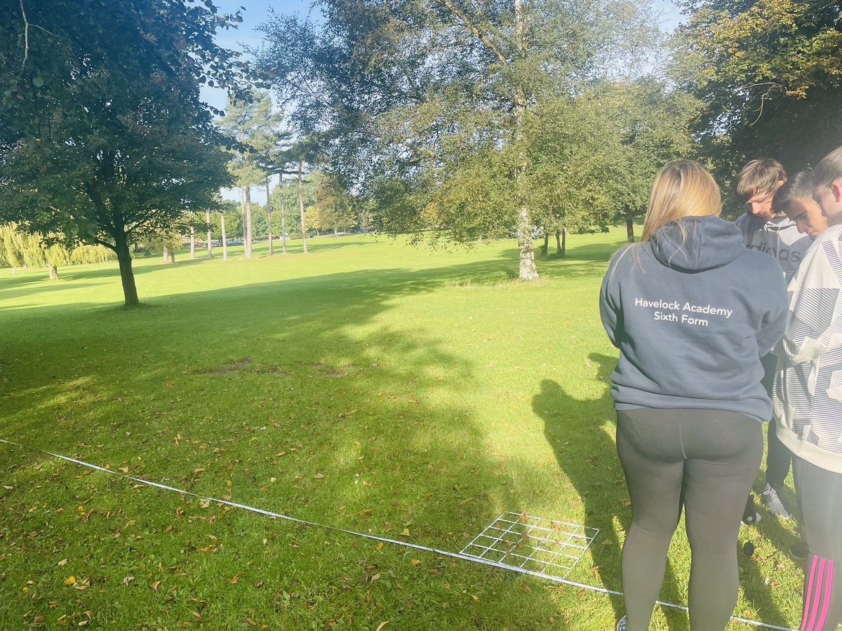 79jwoodhouse's tweet image. Glorious day for @HA_Sixthform Year 13 A Level Biology students field trip to @weelsbywoods @HavelockAcademy #plantain #lightintensity 😎