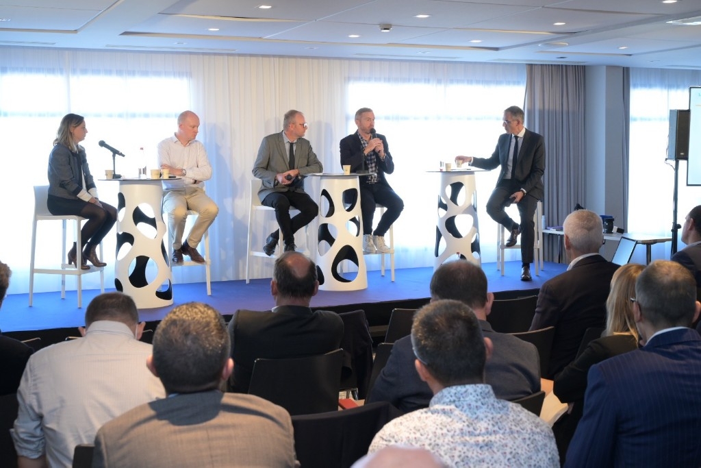 [Séminaire Forces Vives] Filière #gaz avec @grdf, @butagaz et <a href="/Groupe_Atlantic/">Groupe Atlantic</a> : monde de l’#énergie de + en + complexe et #constructions de + en + techniques avec #RE2020 maison et #logement collectif, #RSE, innovations, gaz vert, #biogaz, neuf et rénovation
<a href="/EmmanuelBavoux/">BAVOUX</a>