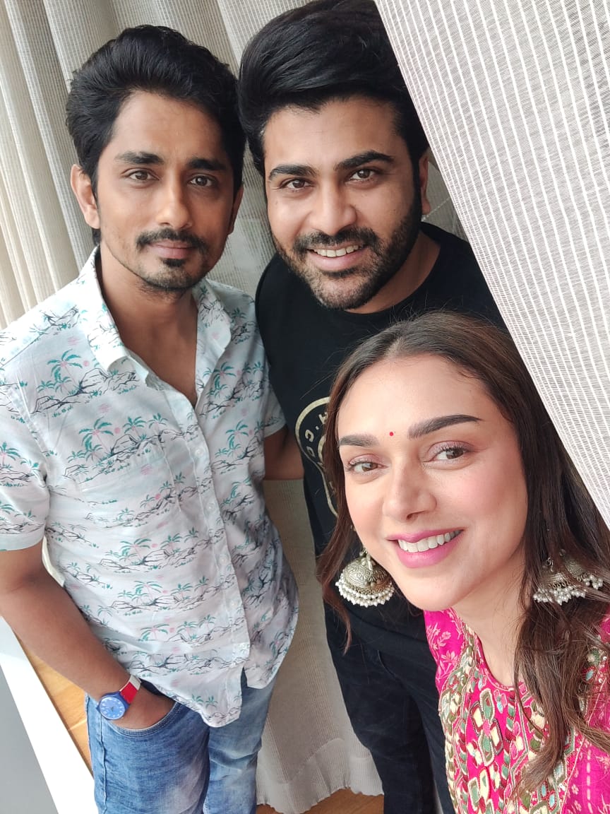 ImSharwanand's tweet photo. Promotions #MahaSamudram.. 
@Actor_Siddharth @aditiraohydari ♥️ https://t.co/HryX2fu9Tb