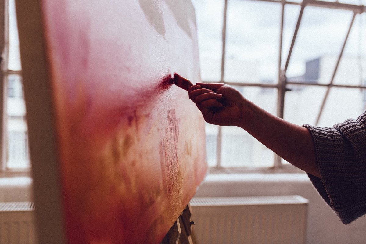 It's been a busy few months! Delivering paintings to new homes, finishing off projects and working on new ideas. 
It's so great be back in the studio just painting! New works coming soon...
Photography by @laurarhodesphotograp
#artistatwork #art #artstudio #studio