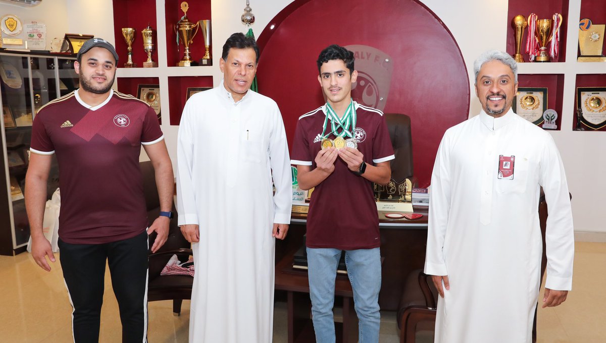 صور مع الذهب الأستاذ فهد المدلج و مساعد المويس🌹🥇🥇🥈