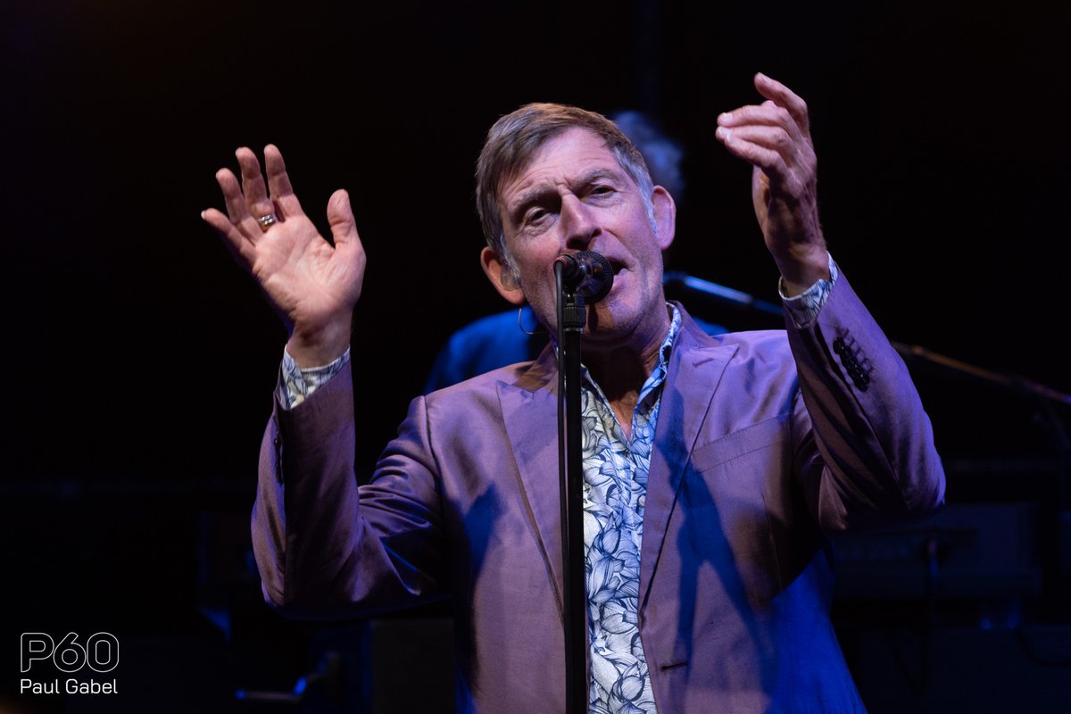 Na twee uitverkochte shows in Ziggo Dome, kwam De Dijk ook gewoon naar P60. Voor een uitverkochte zaal genoot het publiek van alle bekende nummers van de band en werd er natuurlijk luidkeels meegezongen!

📸: Paul Gabel

#p60 #amstelveen #visitamstelveen #dedijk