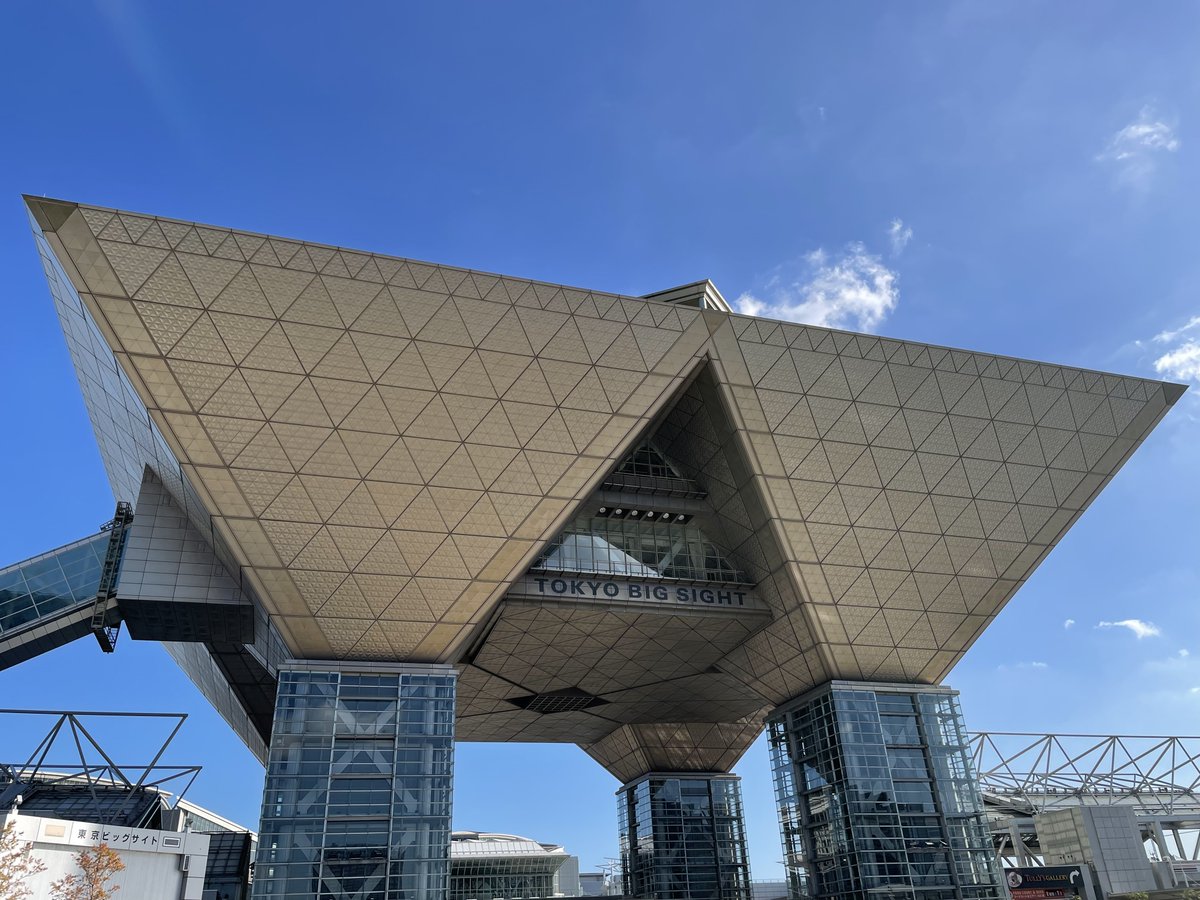 東京ビッグサイト 公式 على تويتر 10月11日の東京ビッグサイトの様子 本日 西 南 青海展示棟では催事の設営作業が行われています 設営期間中も施設内のレストランやコンビニは営業しています ぜひお立ち寄りください 営業時間一覧 T
