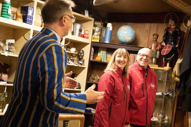 BBC Bargain Hunt tweet media